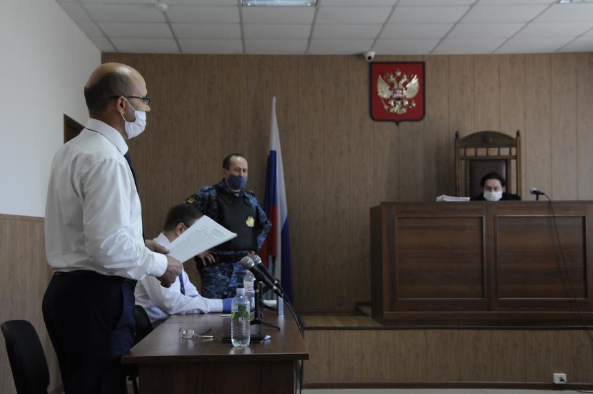 法廷でのユーリー・ザリパエフ