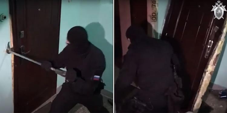 安全部队正在冲进信徒的公寓。莫斯科，2020年11月。图片来源：俄罗斯联邦调查委员会