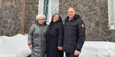 На фото: Вера Золотова, Константин и Снежана Баженовы