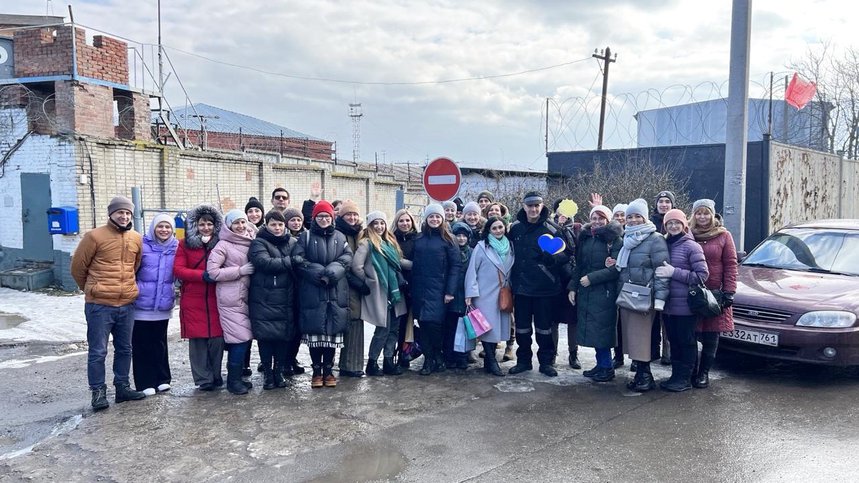 Александр Щербина с друзьями в день выхода из колонии. 22 февраля 2023 г.