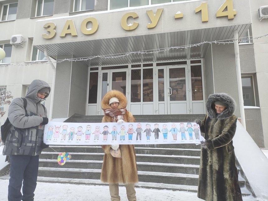 Friends who came to support believers in minus 30-degree frost