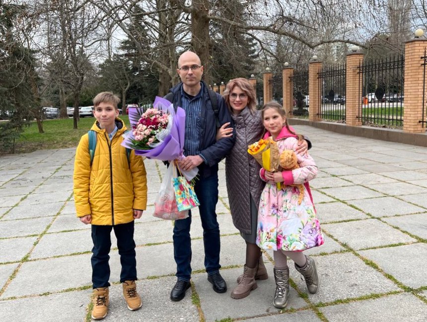 Тарас и Дарья Кузьо с детьми. Март 2024 г.