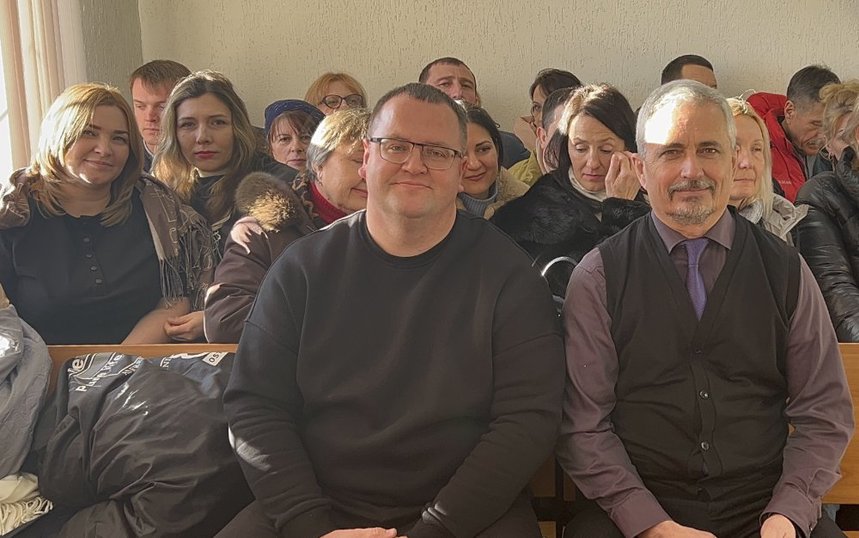 Алексей Пасынков (слева на переднем плане) в зале суда в день приговора