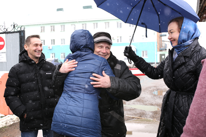 Друзья разделили с Николаем радость освобождения