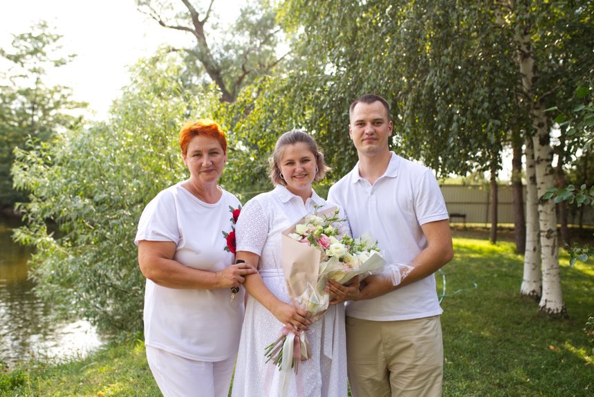 Василина Пенская с супругом, Дмитрием, и матерью, Еленой Румянцевой, 31 июля 2025 года