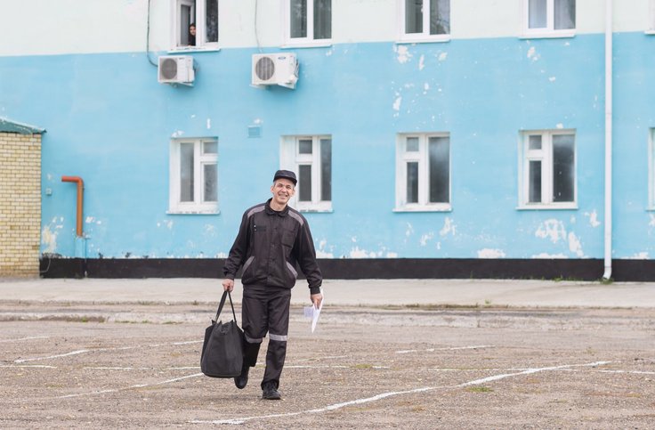 Верующему писали в колонию сотни неравнодушных людей. Освобождаясь, он забрал с собой целую сумку писем. 10 сентября 2025 г.