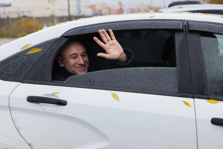 Zakaryan is driven to a deportation center