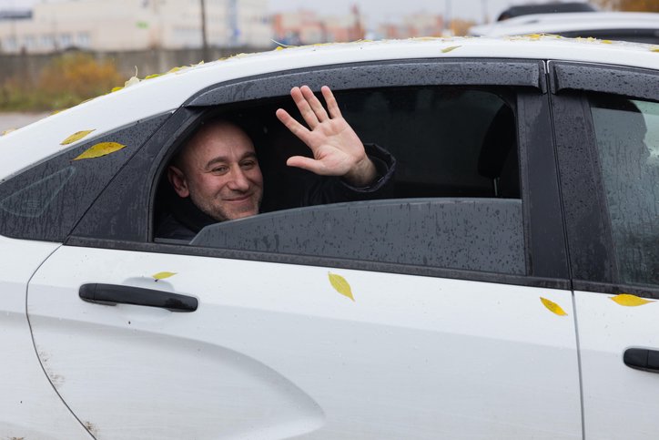 Закаряна увозят в депортационный центр