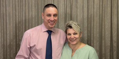 Сергей Мельник со своей женой в день освобождения, декабрь 2025 года.