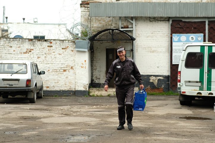 Vladimir Sakada sale de la colonia penitenciaria tras cumplir íntegramente la pena impuesta. Agosto de 2026.